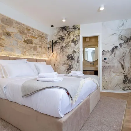 לינה וארוחת בוקר Olea Luxury & ספליט