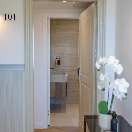 Olea Luxury & לינה וארוחת בוקר 4*